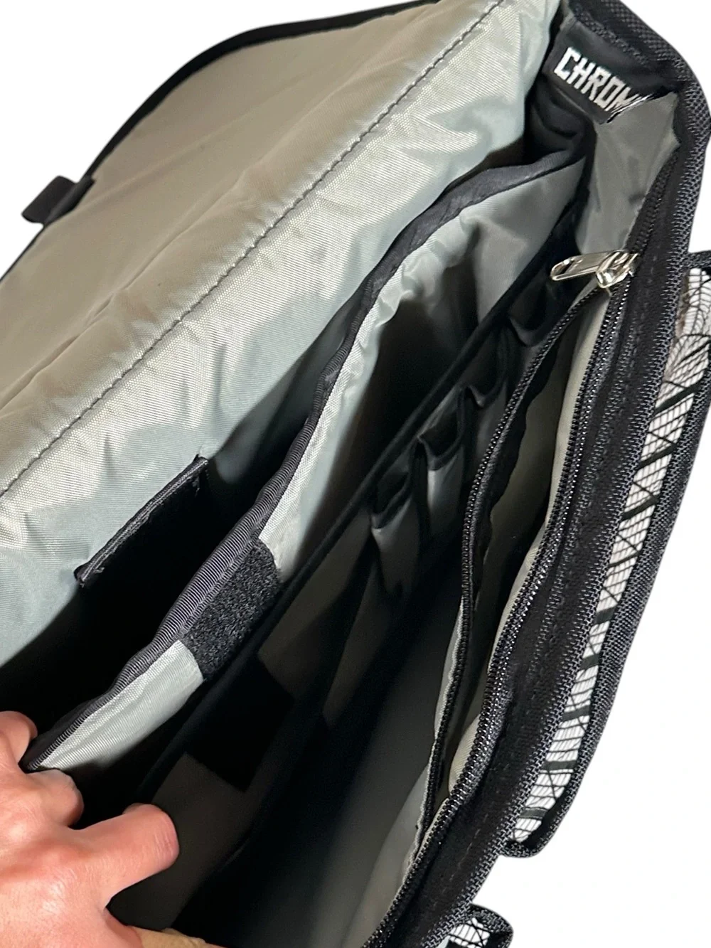 CHROME INDUSTRIES Duma Carbon Fibre Laptop Messenger Bag